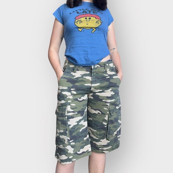 True Religion Men’s Camo Utility Shorts - Picture 3 of 7